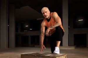 Entrena como un atleta híbrido fuerza, resistencia y mentalidad